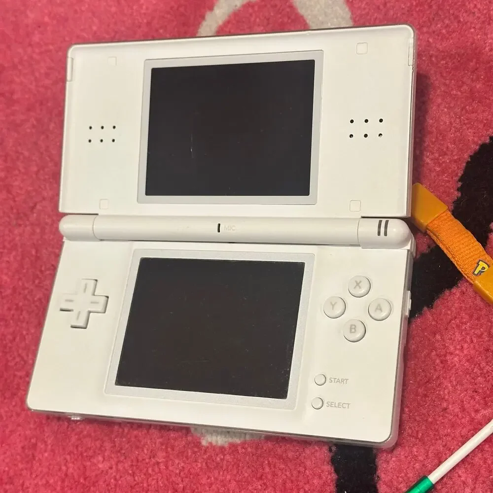 Nintendo DS Lite (White) – Used – As Pictured